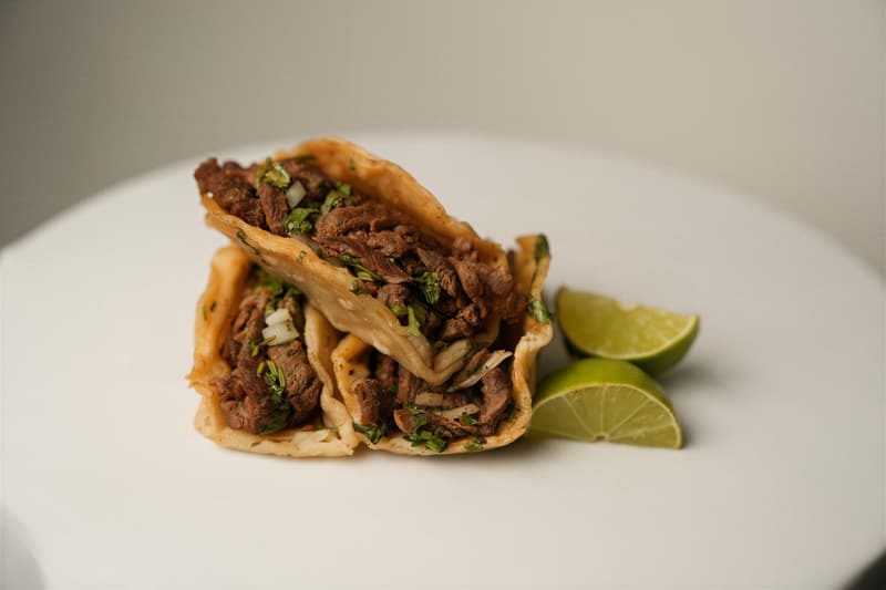 Street tacos with lime